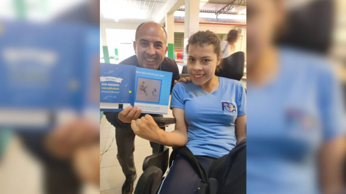 Adolescente de Agrolândia lançou livro escrito com nariz: “Realização de sonho”