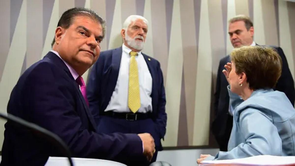 Comitiva de senadores vai aos EUA para negociar &#8216;tarifaço&#8217; de Trump