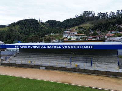 Estádio recebe oficialmente o nome de Rafael Vanderlinde