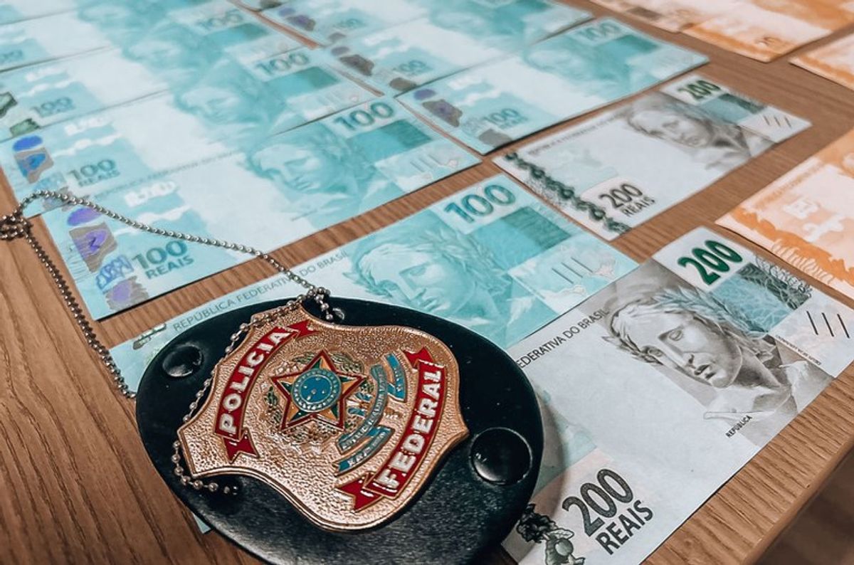 Polícia Federal e Polícia Militar de Santa Catarina prendem homem por moeda falsa