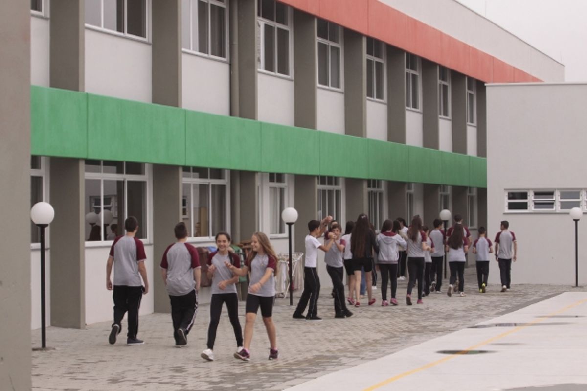 TCE vê ilegalidades em pregão de R$ 83 milhões para monitoramento eletrônico de escolas estaduais