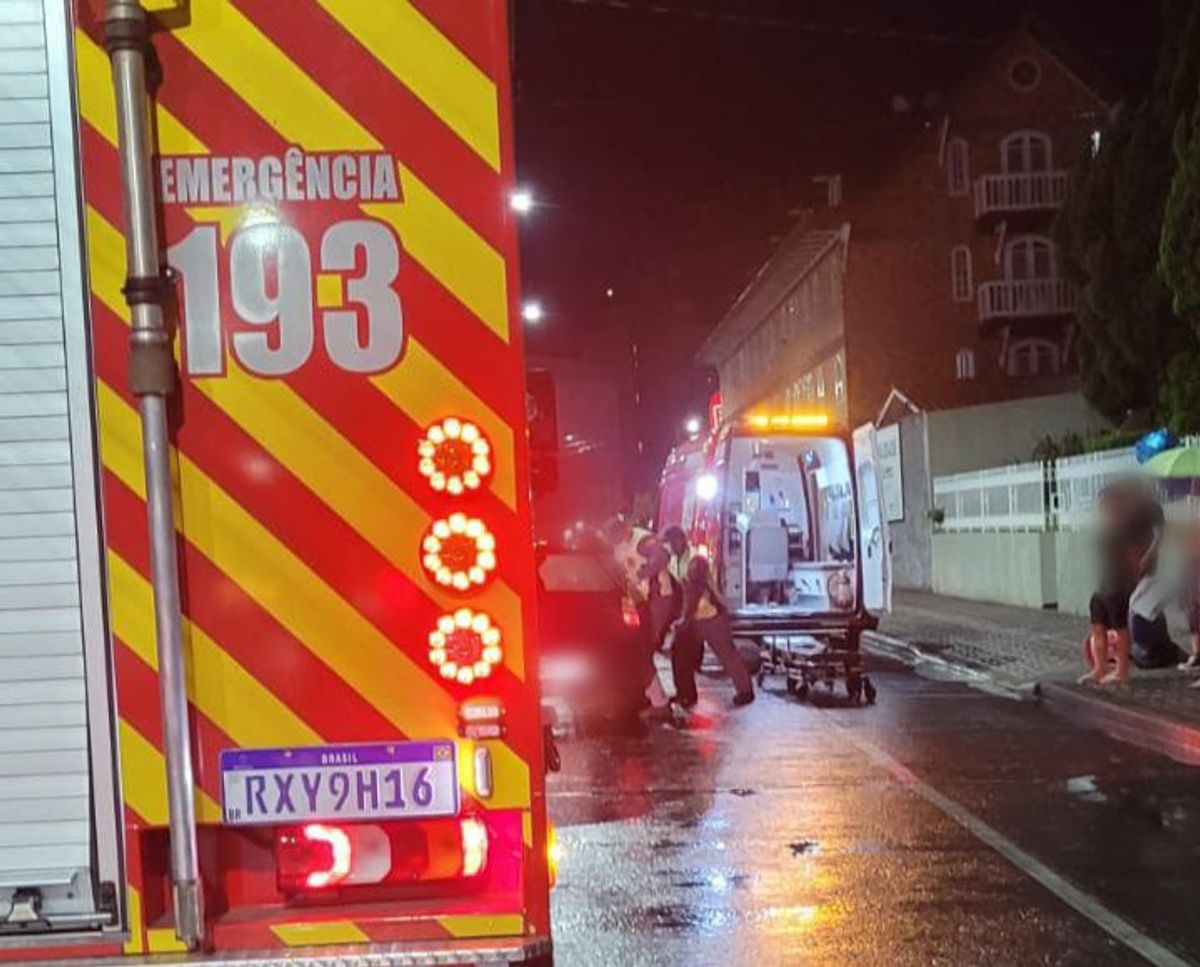 Colisão lateral entre dois carros deixa motoristas feridas em Porto União
