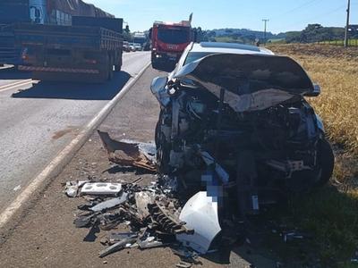 Acidente entre dois carros deixa um morto e quatro feridos em SC