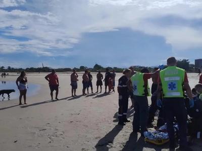 Homem morre após ser arrastado por corrente de retorno em praia de Itapoá