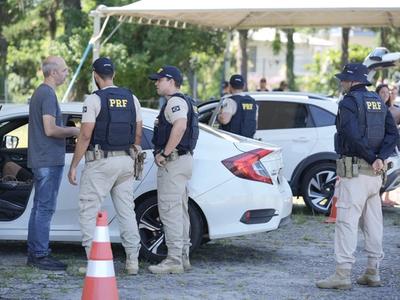 PRF mobiliza mais de 300 agentes para reforçar segurança nas rodovias de SC durante o Carnaval