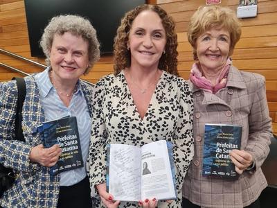 Chica é destaque em livro sobre trajetórias de mulheres na política catarinense