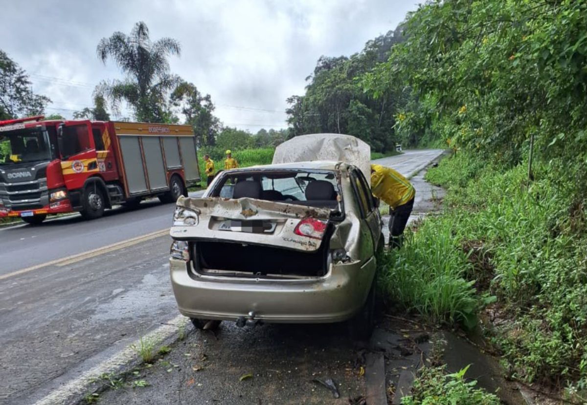 Veículo capota na BR-280 e é encontrado abandonado em São Bento do Sul