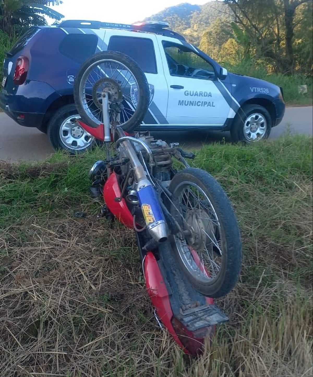 Motociclista foge da Guarda Municipal e acaba detido após cair de moto em Rio do Sul