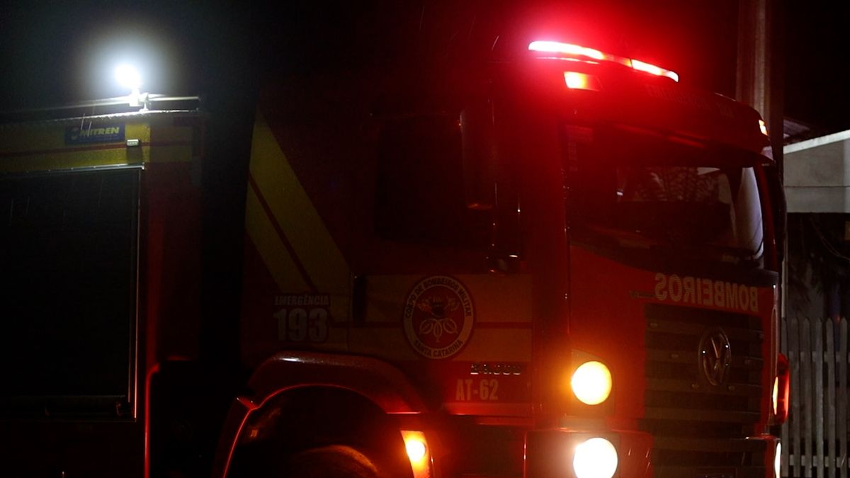 Colisão frontal deixa motorista preso às ferragens na BR-116, em Monte Castelo