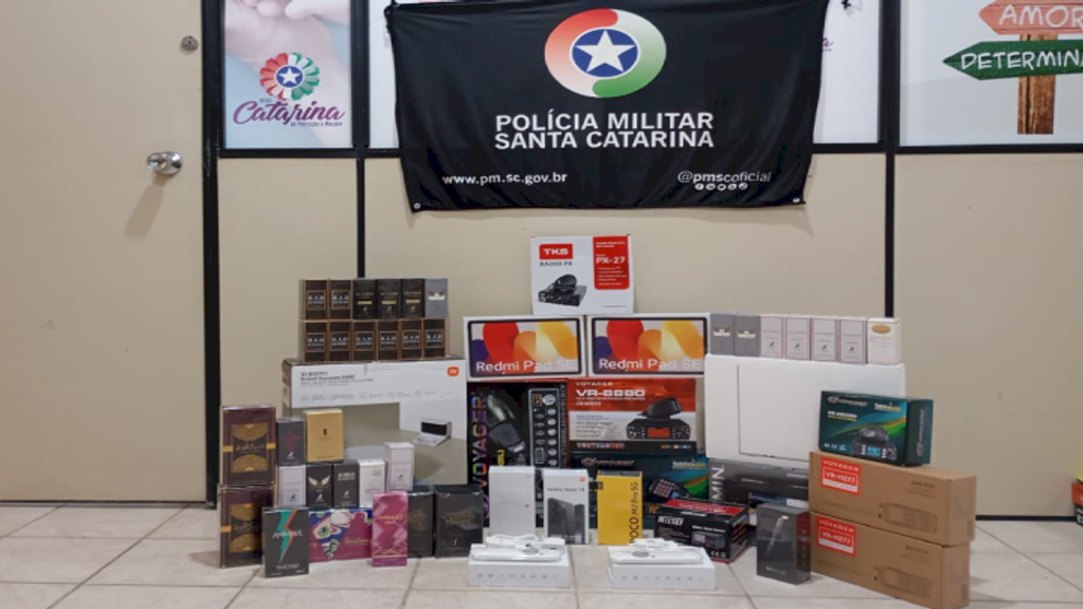Polícia Militar apreende mercadorias estrangeiras em operação de fiscalização no Planalto Norte