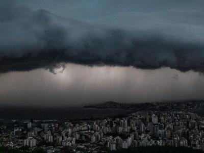 Ciclone extratropical deve mudar o tempo e elevar riscos em SC nos próximos dias