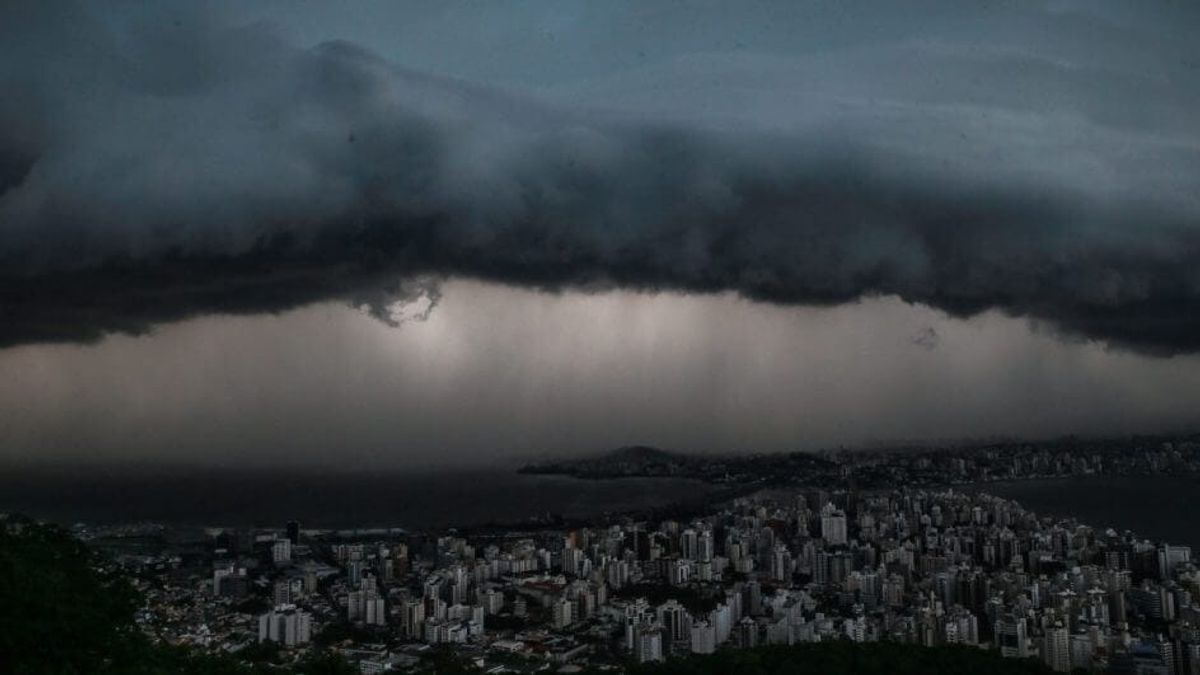 Ciclone extratropical deve mudar o tempo e elevar riscos em SC nos próximos dias