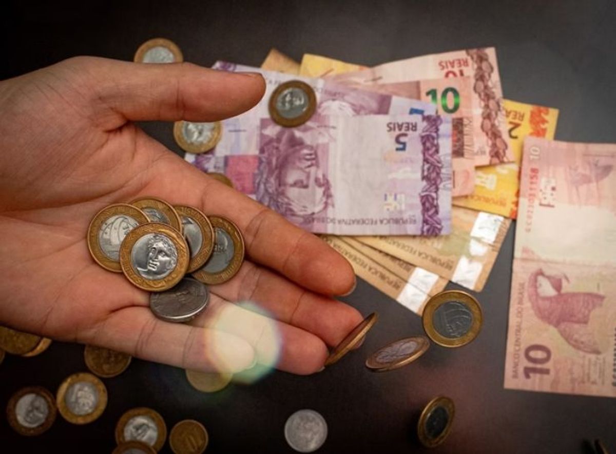 Governo sobe imposto para empresas e quem investe em previdência