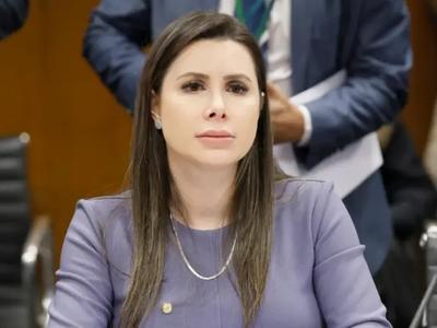 Novo aguarda por filiação de Carol de Toni
