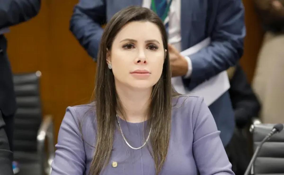Novo aguarda por filiação de Carol de Toni