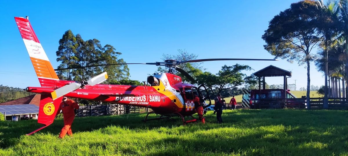 Homem cai de quatro metros e é resgatado em estado grave em Vitor Meireles