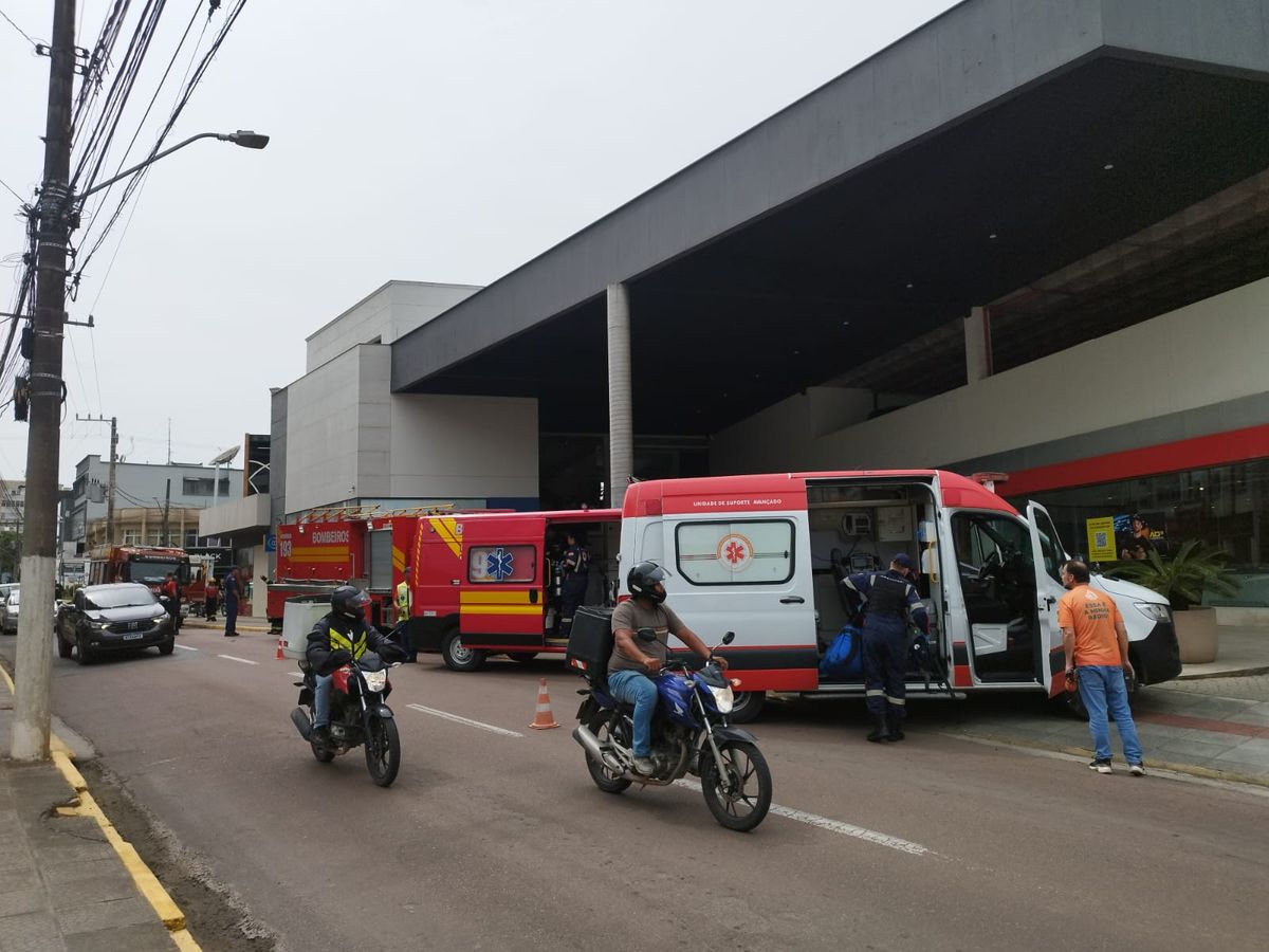 Princípio de incêndio atinge restaurante no Centro de Rio do Sul