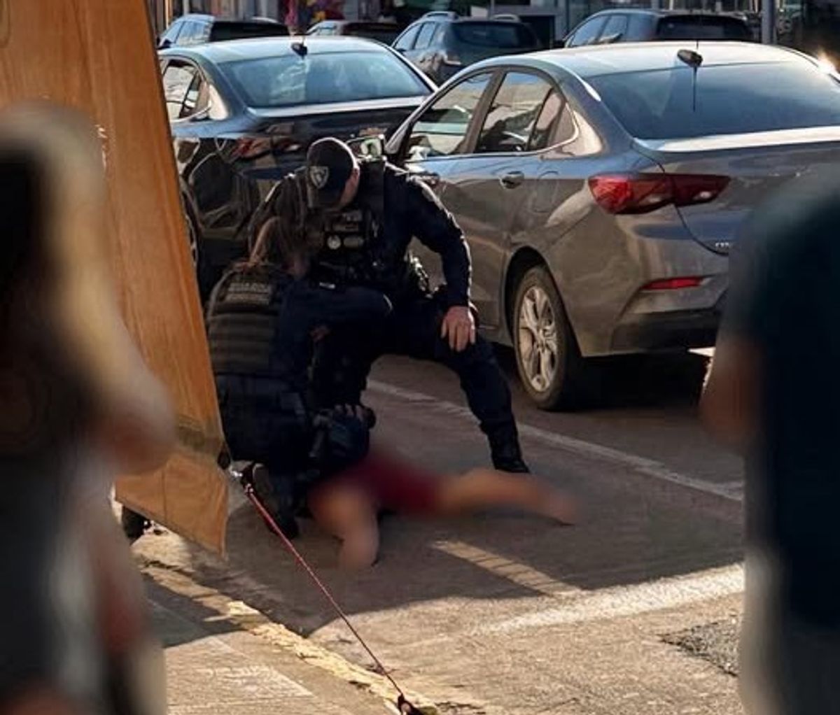 Motociclista em fuga cai no centro de Rio do Sul e é detido pela Guarda Municipal