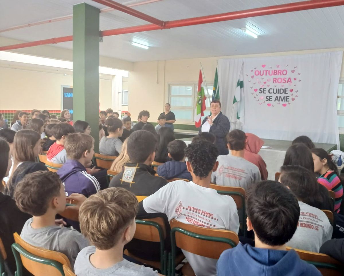 EEB Letícia Possamai de Pouso Redondo realizou rodas de conversa em alusão ao Outubro Rosa