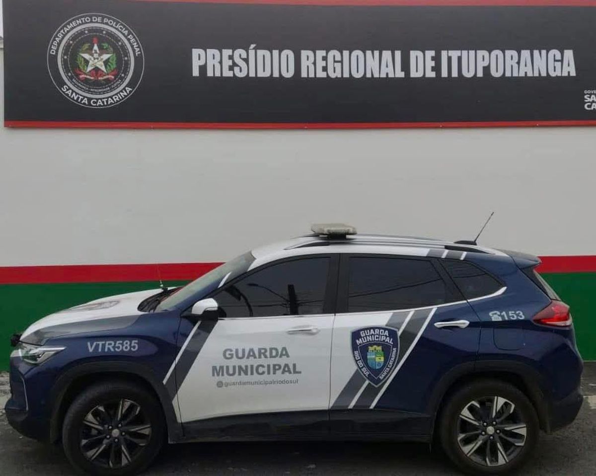 Mulher é detida pela Guarda Municipal por descumprir regras de monitoramento, em Rio do Sul