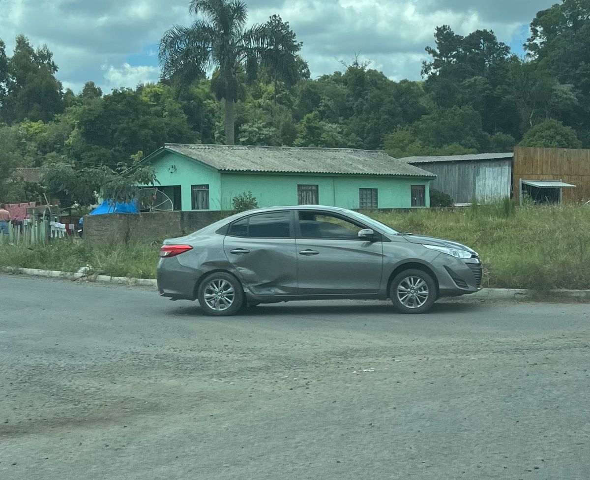 Colisão entre dois carros é registrada no Centro de Papanduva