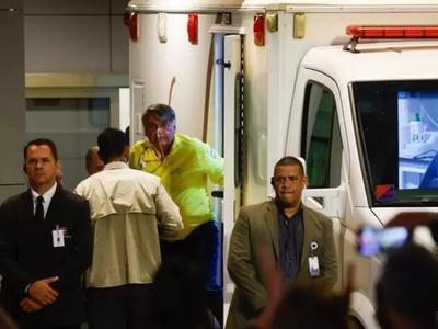 Cirurgia de Jair Bolsonaro termina após 12 horas