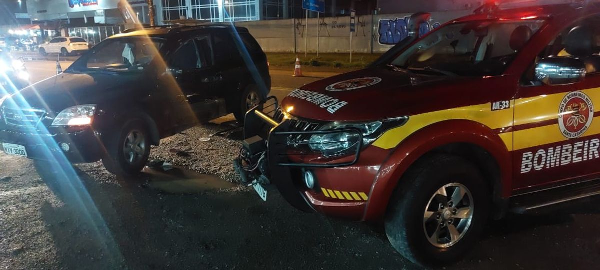 Acidente entre carro e moto resulta na morte de jovem de 20 anos em Blumenau
