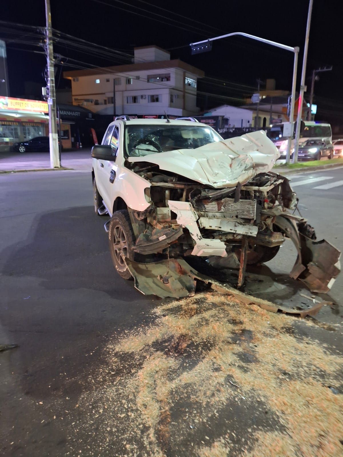Jovem fica ferido após colisão entre carro e moto na Serra Catarinense