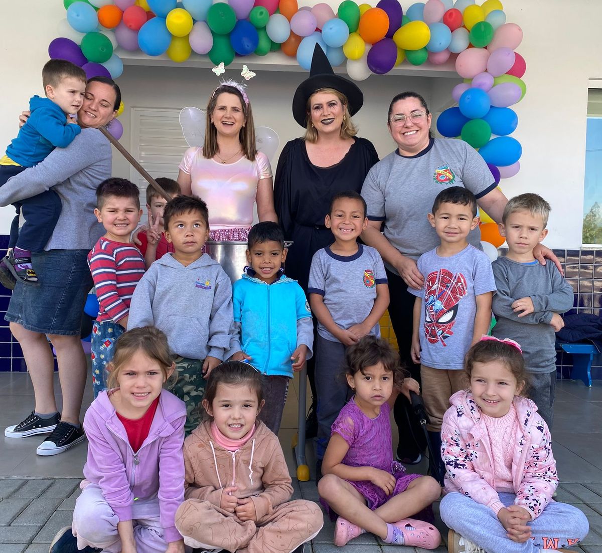 Servidoras da Casa da Cultura de Taió fazem teatro nas escolas