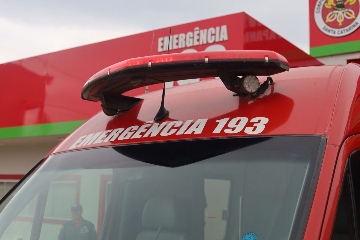 Incêndio em carreta mobiliza bombeiros na BR-280 em Três Barras