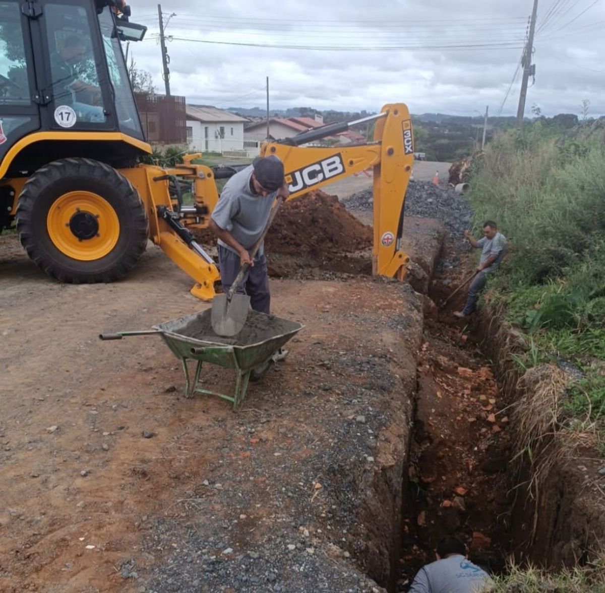 Prefeitura de Mafra realiza obras de recapeamento, drenagem e melhorias em estradas
