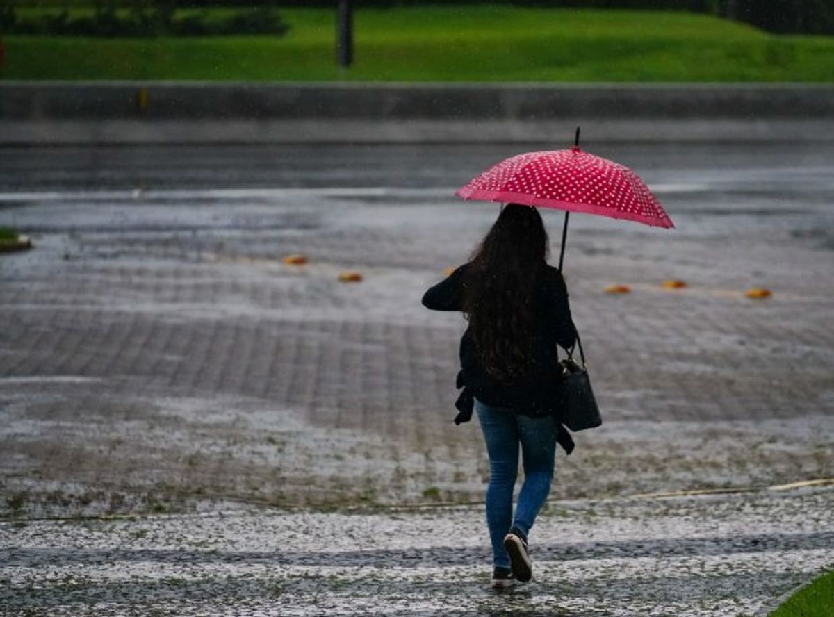Planalto Norte e Alto Vale tem alerta para temporais isolados com chuva pontualmente intensa