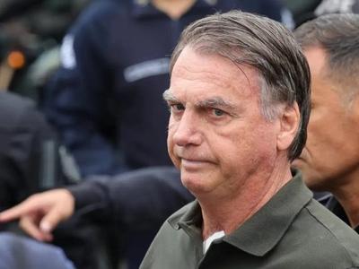 STF encerra processo e Bolsonaro começa a cumprir pena