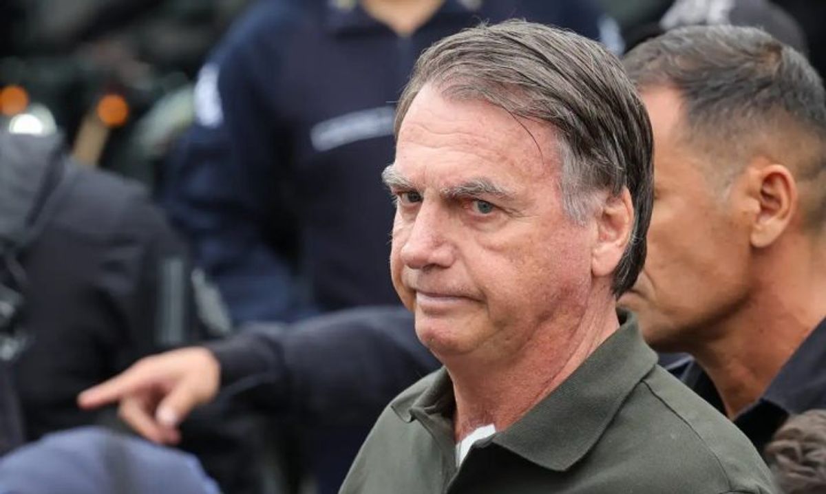 STF encerra processo e Bolsonaro começa a cumprir pena
