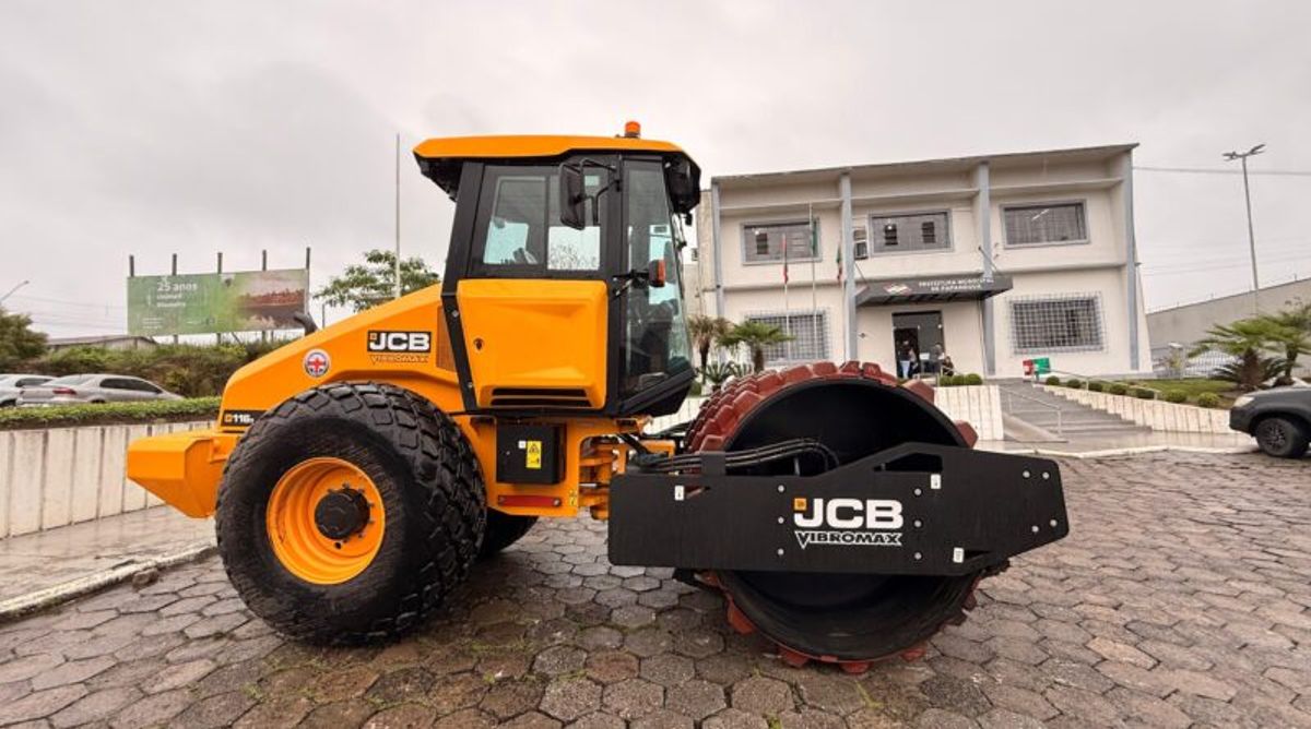 Papanduva reforça frota com novo rolo compactador para infraestrutura