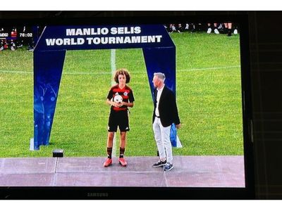 Garoto de Ituporanga, Davi Oliveira, recebe prêmio de melhor jogador do Mundial Sub-14 na Itália