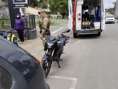 Colisão entre moto e carro deixa jovem ferido em Rio Negrinho