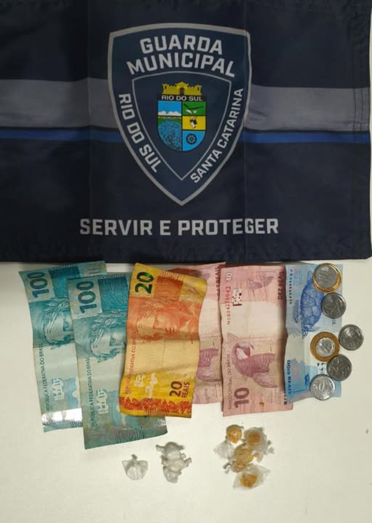 Guarda Municipal flagra trio com drogas em Rio do Sul