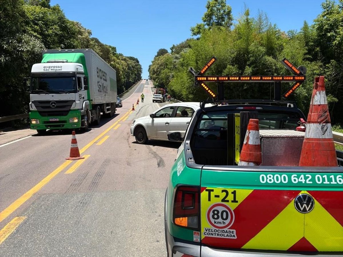 Colisão entre dois veículos deixa mãe e criança feridas na BR-116, em Monte Castelo