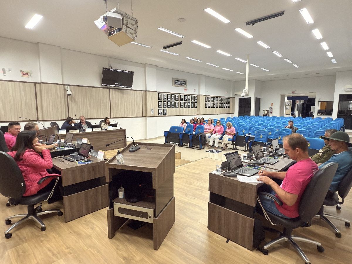 Sessão da Câmara de Papanduva marca noite de homenagens, votações e avanços administrativos