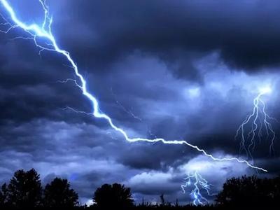 Temporais isolados com rajadas de vento entre a tarde e a noite deste sábado (22)