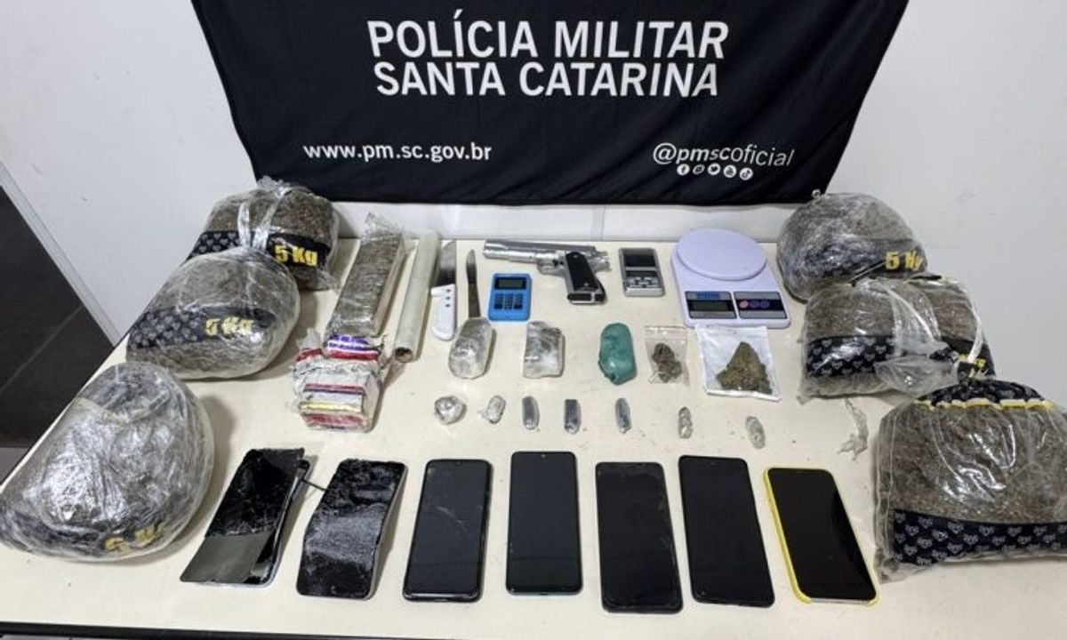 Seis pessoas são presas após PM desarticular ponto de tráfico no Vale