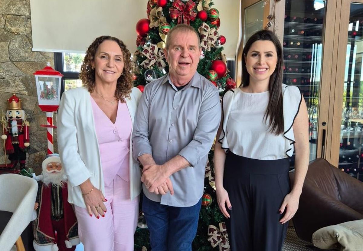 Ex-prefeita de Salete articula candidatura a Deputada Estadual com apoio de Carol De Toni