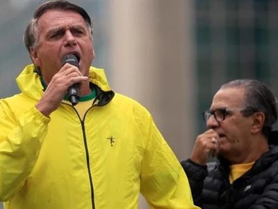Bolsonaro passa mal por complicações da facada e é hospitalizado no RN