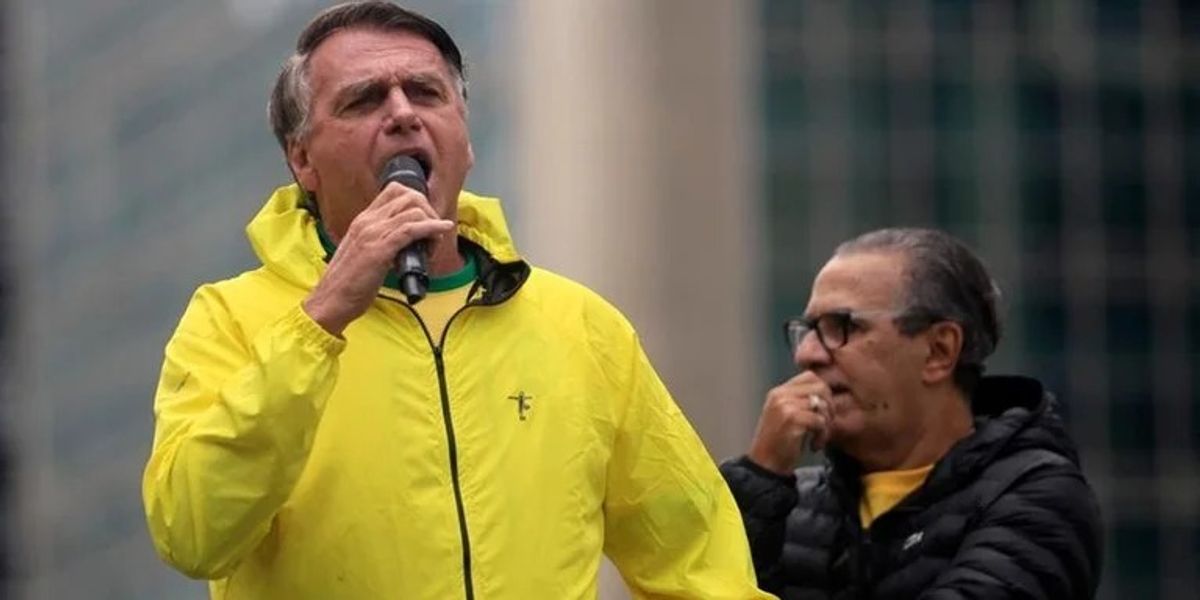 Bolsonaro passa mal por complicações da facada e é hospitalizado no RN