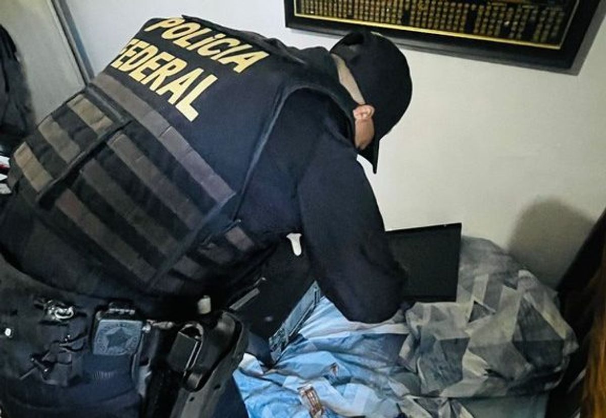 PF cumpre mandados contra abuso sexual infantil online em SC