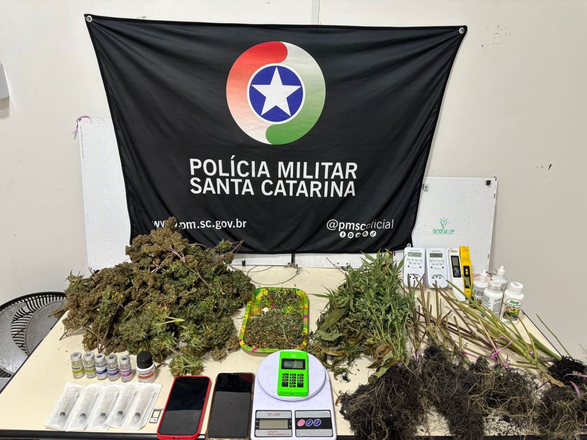 Homem é preso por violência doméstica e tráfico de drogas; sobrinho também é detido em operação da PM no Vale