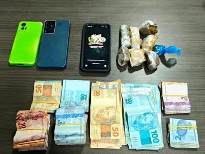 Polícia Militar desarticula ponto de tráfico em Leoberto Leal e apreende quase R$ 10 mil em dinheiro