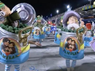 Em homenagem a Lula, escola de samba retrata evangélicos em lata de conserva