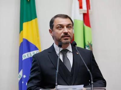 Ex-governador Moisés confirma pré-candidatura a deputado federal e avalia novo partido